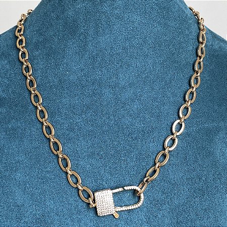 Colar com elos ovais pequenos lisos pingente oval cravejado com banho de ouro 18k