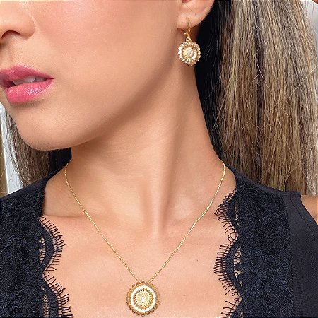 Colar com Pingente de Girassol Detalhado Banho de Ouro 18k ou Ródio Branco