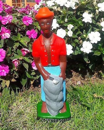 Estátua do Mestre Manoel Quebra Pedra