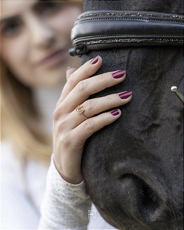 Anel ferradura moissanites cravejadas em ouro 18k