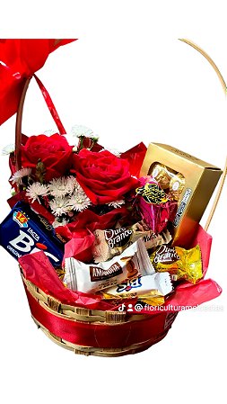 Cesta de rosas e chocolate amor