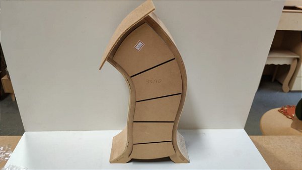 ENFEITE DE MESA ARMÁRIO ALICE 37X20