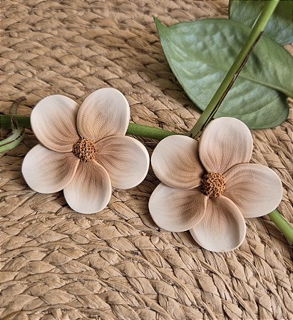 Brinco Flor de Manacá