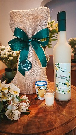 Presente - licor na embalagem de juta com laço