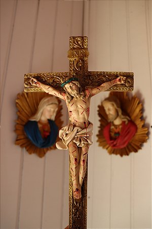 Crucifixo de parede 37 cm (gesso)