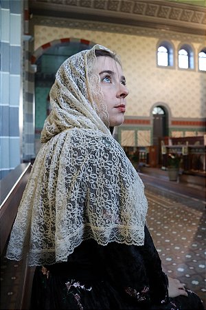 Véu Bege (modelo capuz)