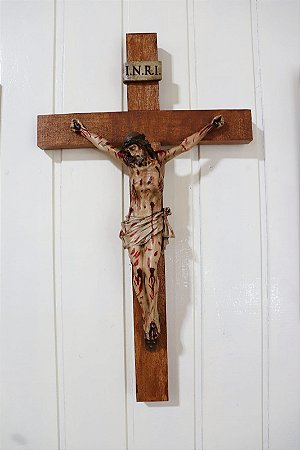 Crucifixo de parede 45 cm (resina e madeira)