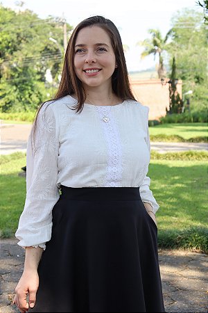 Blusa branca de algodão bordado