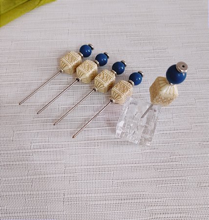 Pega Petiscos de Inox com Resinas Arandela Marfim/Dourado e Azul e Suporte Acrílico (Kit)