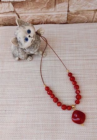 Colar de Cordão com Resina Marsala com Pingente