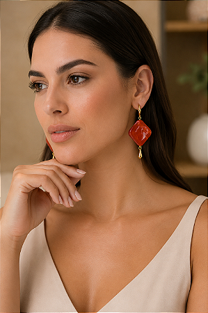 Brinco Pendente Dourado com Resina Terracota