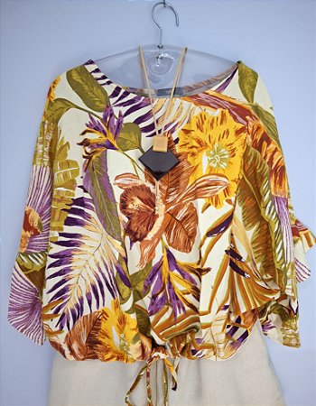 Blusa Manga Morcego em Viscose Estampada Amarela e Bege e Verde