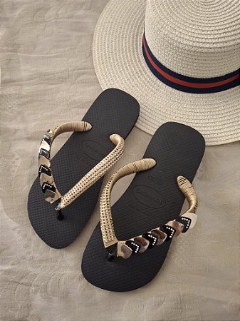 Chinelo Havaiana Customizado com Pedrarias Preto Coração 35/36