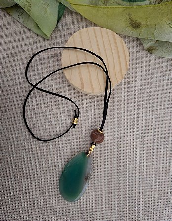 Colar Longo com Pingente de Chapa de Ágata Verde