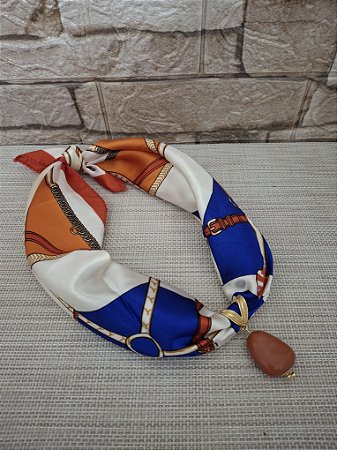 Colar de Lenço Estampado com Pingente Terracota