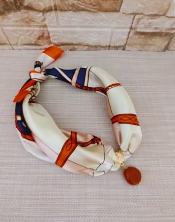 Colar de Lenço Estampado com Pingente Terracota