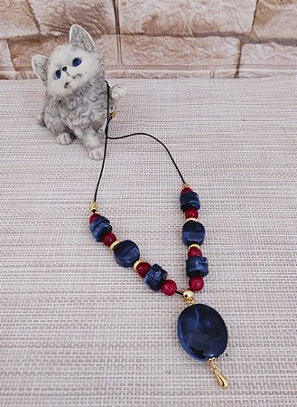 Colar de Cordão e Resina Azul e Marsala com Pingente Azul