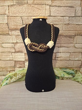 Colar de Corda Náutica Dupla Marrom com Resina