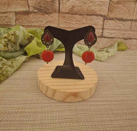 Brinco Rustico Pendente Com Chaton Vermelho