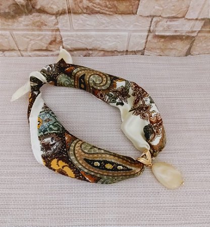 Colar de Lenço Estampado Marrom Arabesco