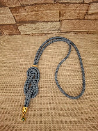 Colar de Corda Náutica Azul Claro com Resina