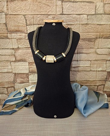 COLAR DE CORDA NÁUTICA DUPLA PRETO E RESINA