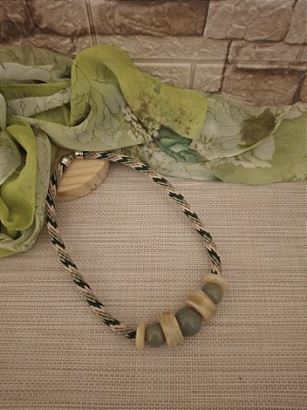 Colar Corda Náutica com Resina Verde e Marfim