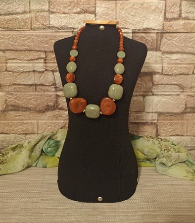 Colar de Resina Terracota e Verde Artesanal