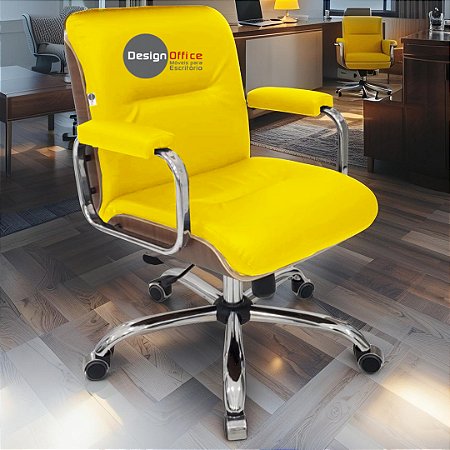 Cadeira Original Eames Diretor com Rodinhas Cromadas e Anti Risco Linha Capa em Madeira Amarelo