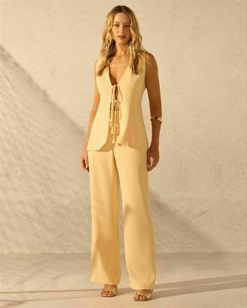 Conjunto Alfaiataria Colete Pompons