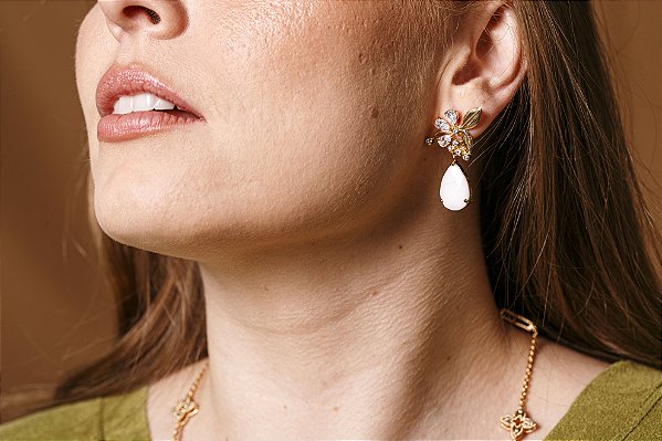 Brinco Flor Dourada Quartzo Branco