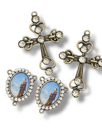 São Francisco de Assis dois  kits cruz e entremeio em ouro velho com strass de cristal