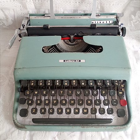 Funcionando Máquina de Escrever Datilografia Olivetti Lettera 22 verde Clarice Lispector
