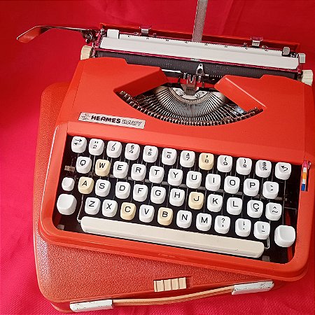 Funcionando - Máquina De Escrever Hermes Baby Vermelha