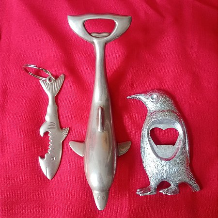 Trio de Abridores de Garrafa Antigos com tema MAR - Tubarão, Golfinho e Pinguim