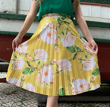 saia amarela plissada
