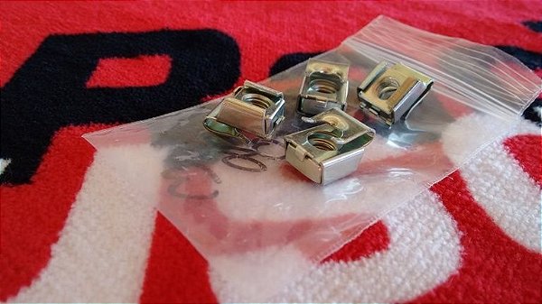 Presilha de fixar protetor lateral do radiador Husqvarna WR