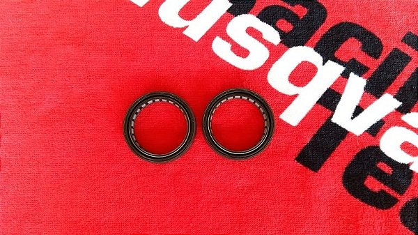 Retentor de garfo Husqvarna WR 125-250-360 99-04