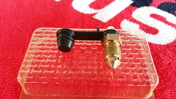 Conjunto parafuso de sangria do freio Husqvarna TE 400-410-570-610