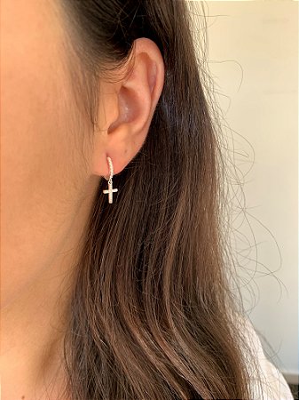 Argolinha em Prata 925 com pingente cruz cravejada de zircônias