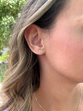 Brinco coração vazado em Prata 925