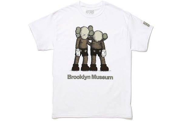 KAWS x Brooklyn Museum Camiseta Along The Way Branca Loro Itens Exclusivos e Limitados