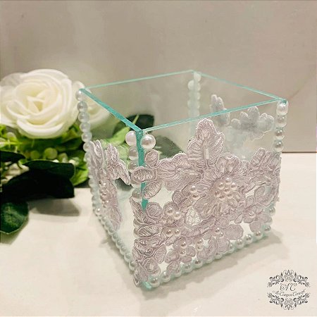 Caixa de Vidro Decorativa Trabalhada em Renda Branca e Pérolas