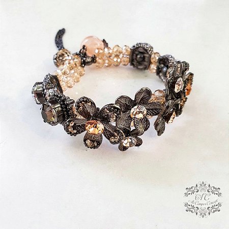 Pulseira Grafite com Design em Flores e Cristais Light Topaz