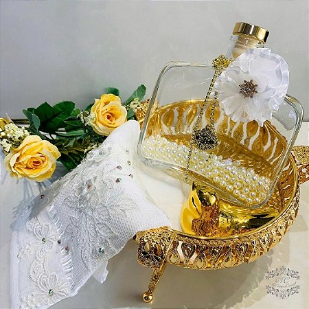 Difusor de Aromas em Vidro Retangular Transparente Decorado com Pérolas e Flor de Organza Branca