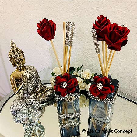 Difusor de Aromas em Vidro Degradé Cinza e Preto Decorado com Strass, Cristais e Flores Vermelhas em Cetim - Unidade
