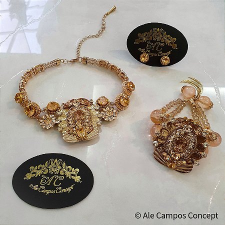 Conjunto de Choker, Pulseira e Brincos Dourados Cravejados