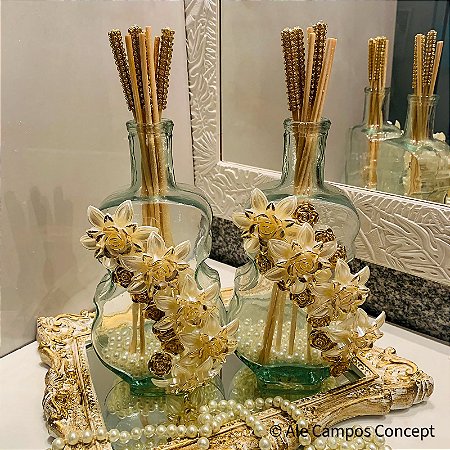 Difusor de Aromas em Vidro Estilizado Decorado com Flores e Varetas Trabalhadas
