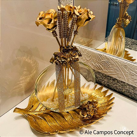 Conjunto de Difusor de Aromas em Vidro Decorado com Correntes e Flores Douradas e Varetas Luxuosas