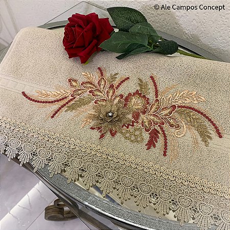 Toalha de Lavabo Marrom Claro com Bordado em Tons de Marrom, Dourado e Vermelho e Lindo Trabalho no Barrado